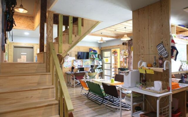 Basecamp Guesthouse - Hostel