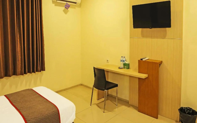 Super OYO Townhouse OAK Hotel Fiducia Serpong