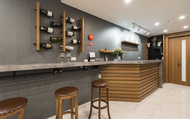 Narcissus Hotel and Apartment
