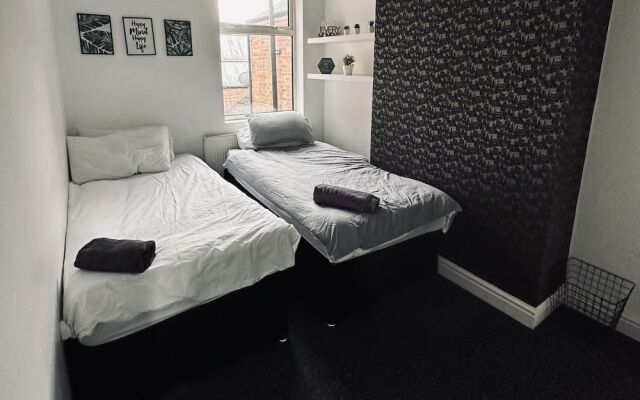 Inviting 7-bed House in Coventry City Centre