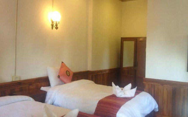 Namkhan Riverside Hotel