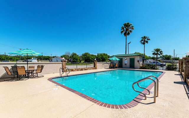 Quality Inn Three Rivers