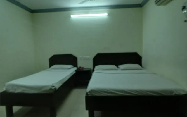 SPOT ON 40168 Vasantham Inn