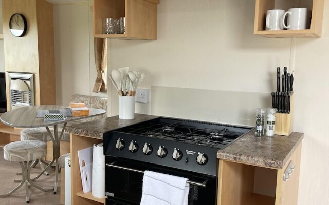 Remarkable 2-bed Holiday Home in Whitstable