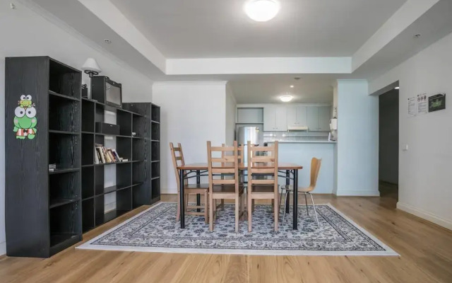 3 Bedrooms 2 Car Parks Carlton Garden Opposite