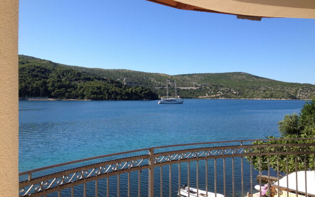 Villa Almadria Luxury Bed & Breakfast