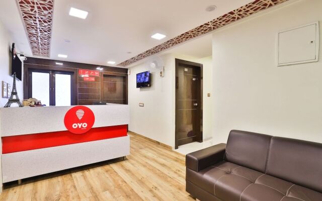 OYO 13998 Red Apple