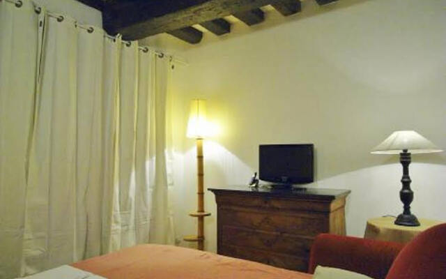 One-Bedroom Apartment Downtown