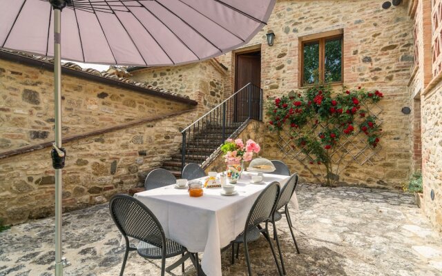Farmhouse in Rapolano-terme With Swimming Pool, Garden, BBQ