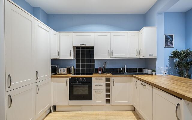 Penryn Apartment by Flexystays