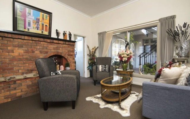 Art Deco Apartment 1