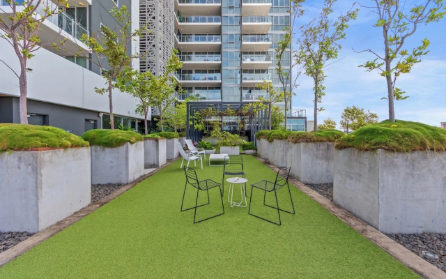 Trafalgar Lane Apartments by CLLIX