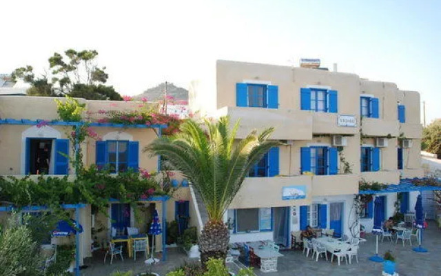 Vrohaki Studios & Rooms