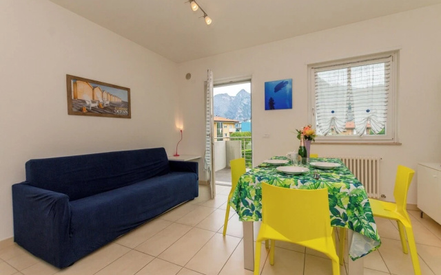Torbole Relax, Pool & Balcony Apartment 2