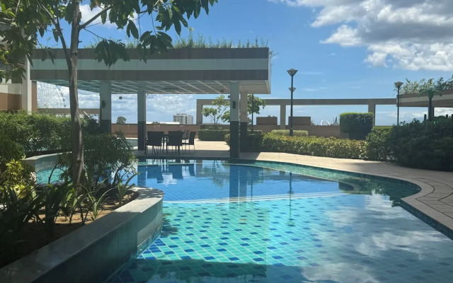 Manila Bay View - 1BR with balcony