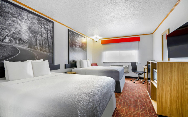Super 8 by Wyndham Eveleth