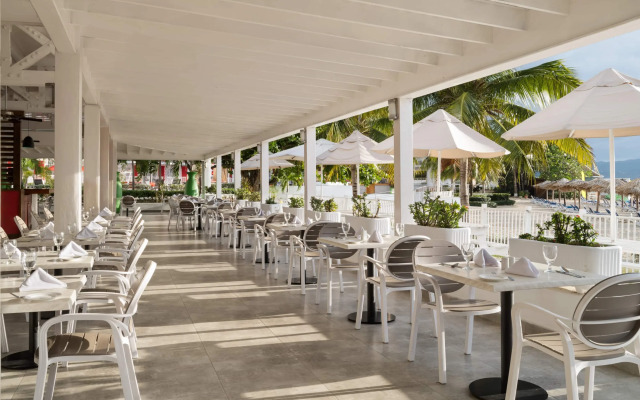 Grand Decameron Cornwall Beach, A Trademark All-Inclusive Resort
