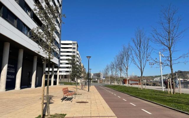 GRAN BILBAO XI with parking by Aston Rentals