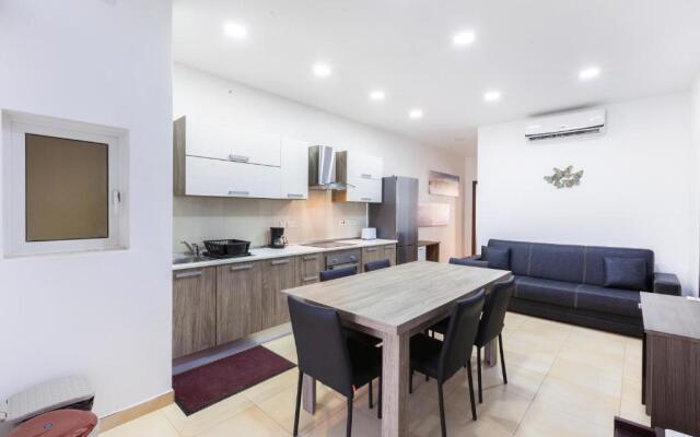 PC3- Centrally Located Apt-Close to University