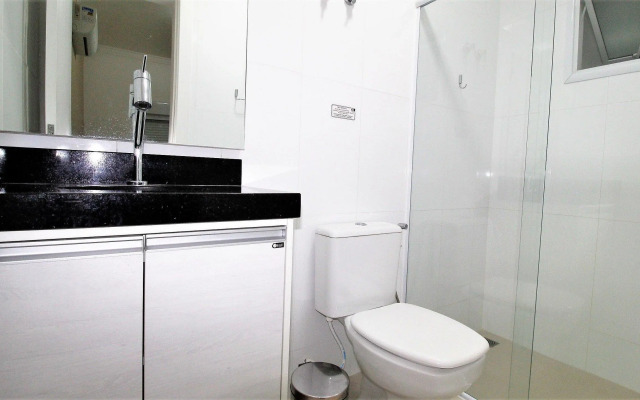 1071 - Apartamento com 2 Suítes na Praia de Bombinhas,