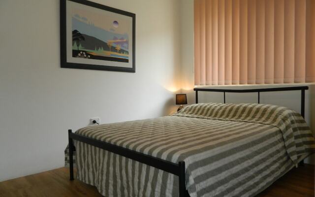 26 Wallis View - Opposite the Lake - 3 Bedroom Apartment