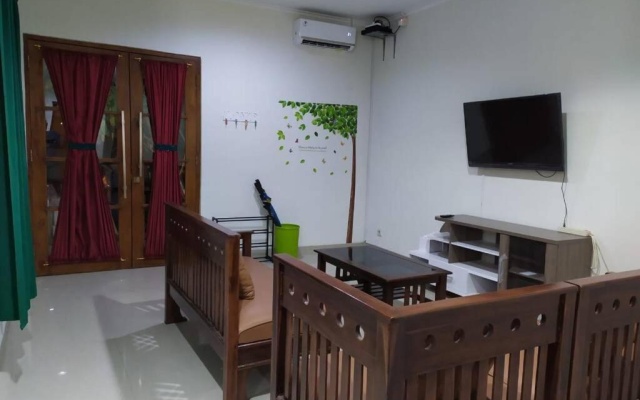 Awana Dream 4 bedrooms house , 5min to Alun Alun, Kraton, Malioboro bdc – Guest Rooms – Yogyakarta