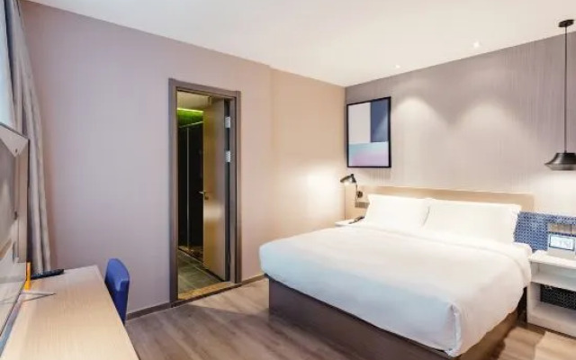 Weiting Hotel (Shanghai Bund Nanjing East Road Pedestrian Street)