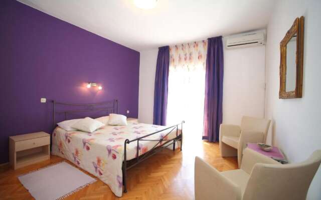 Room in Guest Room - Plava Laguna Bed and Breakfast