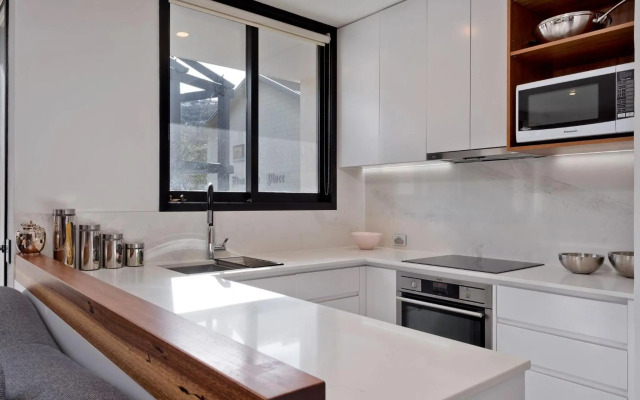 Gloria Nanook Squatters 17