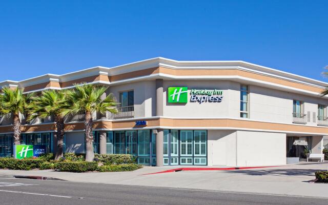 Holiday Inn Express Newport Beach, an IHG Hotel