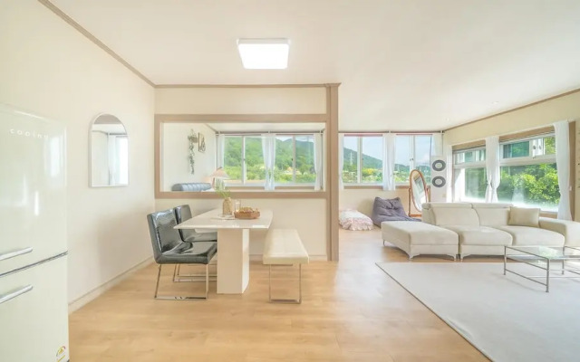 Yeosu Canada meo Village pet Pension