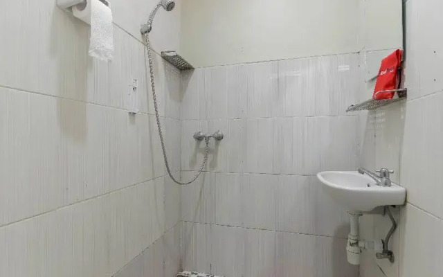 RedDoorz Plus near Lippo Cikarang Mall
