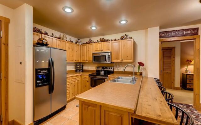 2 Bedroom Colorado Vacation Rental in River Run Village with Pool and Hot Tub Access