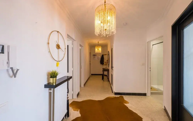 Apartment With Hinterland Views