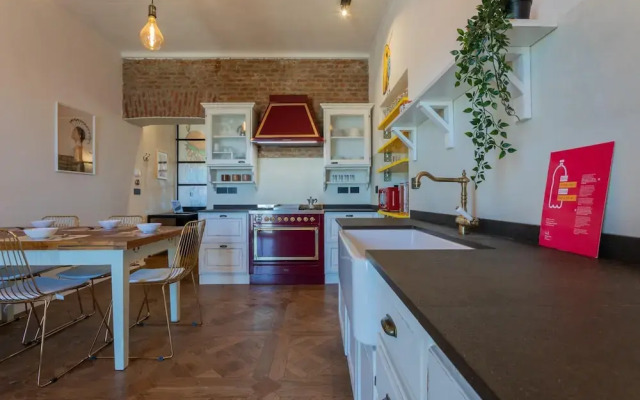Graffiti Apartment by Wonderful Italy