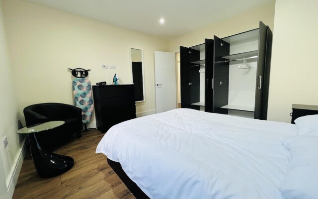 1-bed Apartment in Ealing, 3 Mins From Station