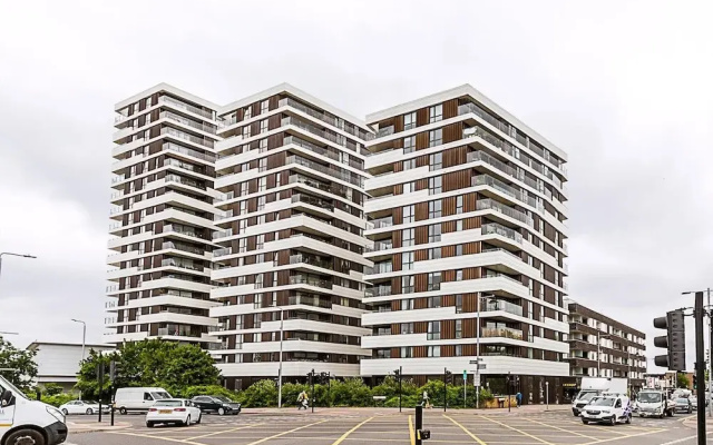 Modern 2-bed Flat With Terraces in Leyton