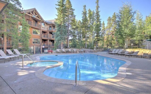 Mountain Thunder Lodge 3 Bedroom Vacation Rental in Breckenridge With Access to a Hot Tub Just Two Blocks From Main Street