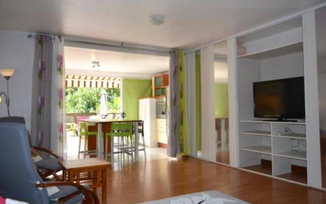 Manuiti Apartment - Punaauia - 2 Bdr - Wifi - A/C - Pool - Up To 7 People