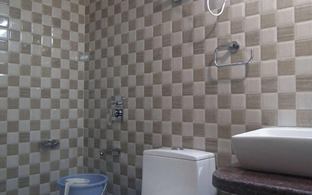 OYO 10229 Hotel Crystal