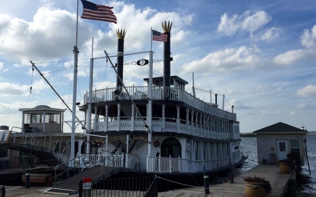 Southern Empress Lakeside Condominiums