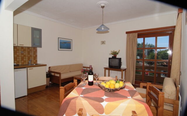 Karavanos Apartments