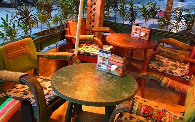 Green days Cafe & Inn