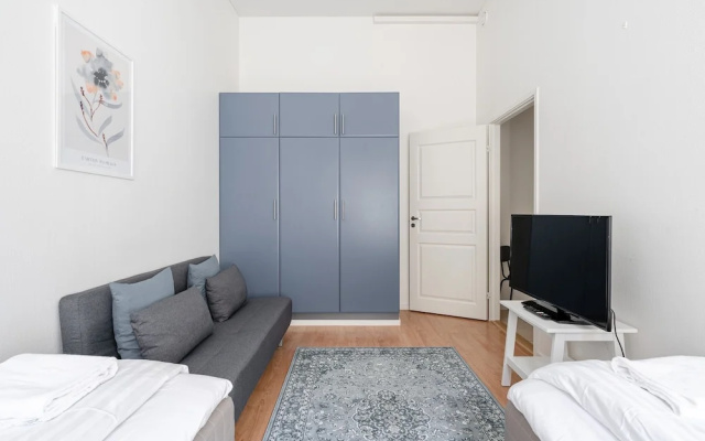 Historical 3BR Downtown Apartment with Sauna
