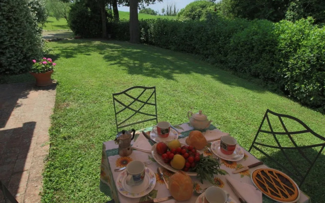 Farmhouse With Pool View