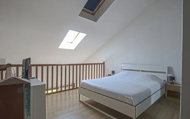 Tasteful Apartment in Comes With Terrace