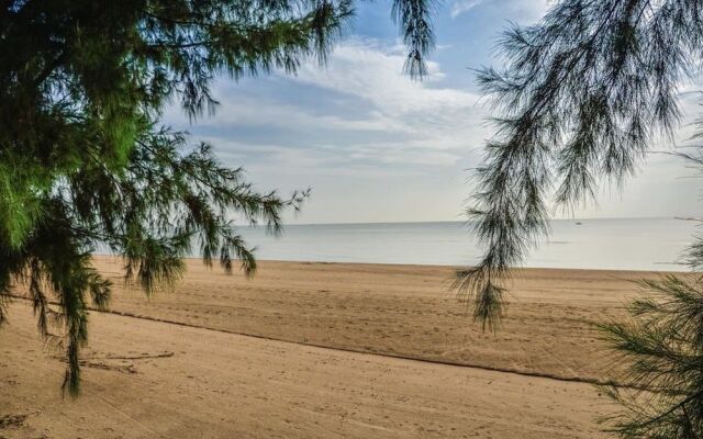Sandy Beach Condo 15E
