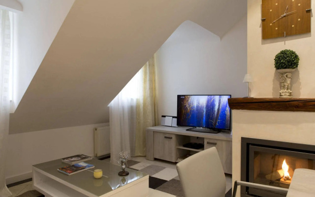 The Queen Luxury Apartments - Villa Cortina