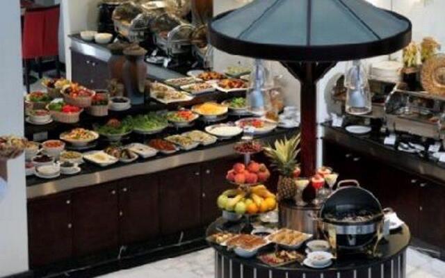 Queen Centre Arjaan by Rotana