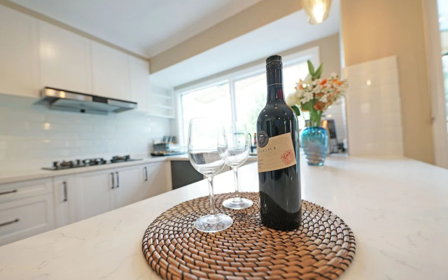 Charming 6 BRM Villa in Melbourne East
